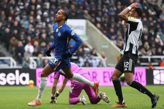 Joao Pedro celebrating