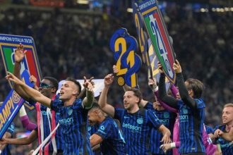 Inter Milan players celebrating their 21st Serie A title