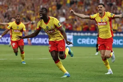 Lens players celebrating